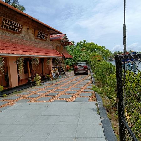 Canalview Private Cottage Azhikkal Ayiram Thengu Panmana Exterior foto