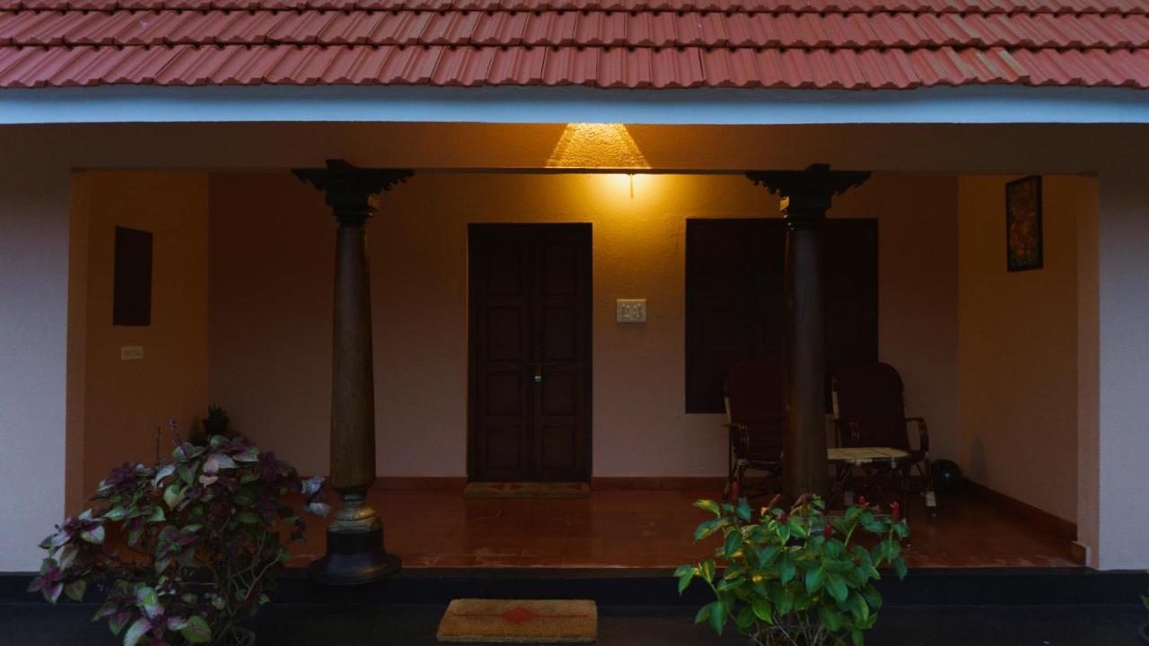 Canalview Private Cottage Azhikkal Ayiram Thengu Panmana Exterior foto