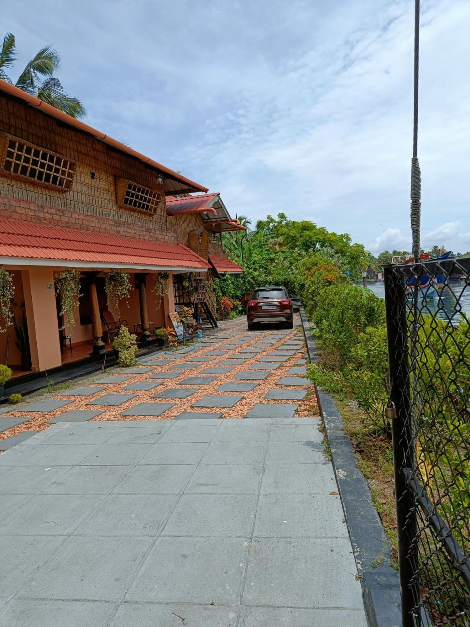 Canalview Private Cottage Azhikkal Ayiram Thengu Panmana Exterior foto